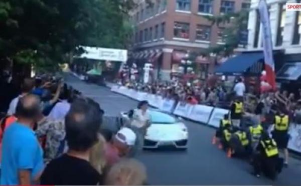 بالفيديو: لامبورغيني تصدم امرأة خلال سباق