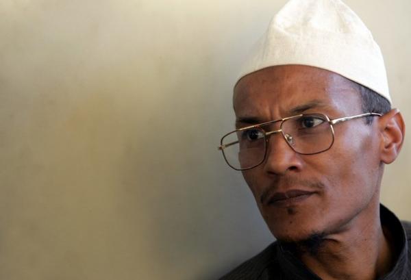 علي بلحاج يقصف النظام الجزائري بسبب القمة العربية(فيديو)