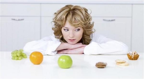 10 حيل تساعدك على تناول كميات أقل من الطعام