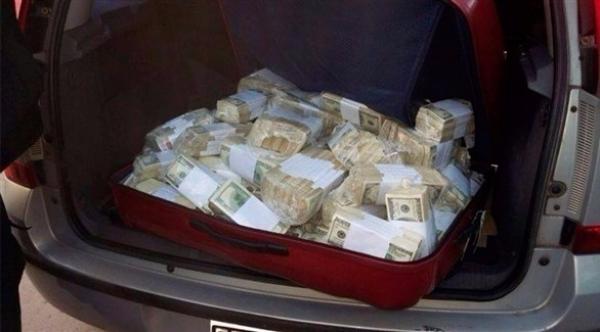 العثور على 1.2 مليون دولار داخل سيارة مهجورة في نيكاراغوا