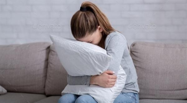 تطوير وسادة تحاكي عملية التنفس ويمكن عناقها لتقليل نوبات القلق