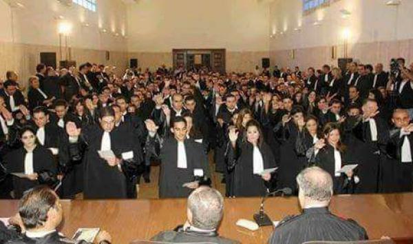 فايسبوكيون يكشفون زيف صورة العدد الهائل من محاميي الزفزافي داخل قاعة المحكمة