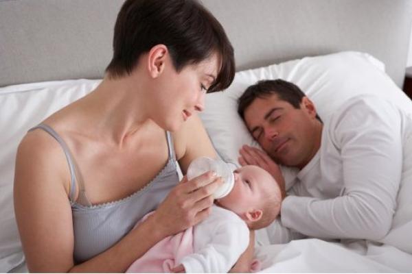 كيف تنظمين حياتك الزوجية بعد الولادة