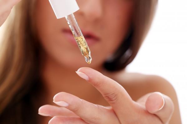 تعرفي على الفوائد الكبيرة لزيت الحلبة