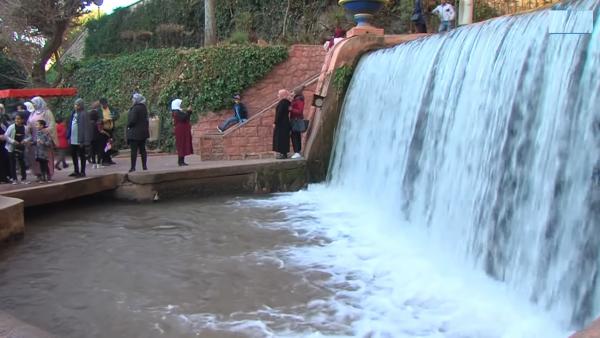 عين أسردون منتجع سياحي فريد يجمع بين سحر الطبيعة وعراقة التاريخ