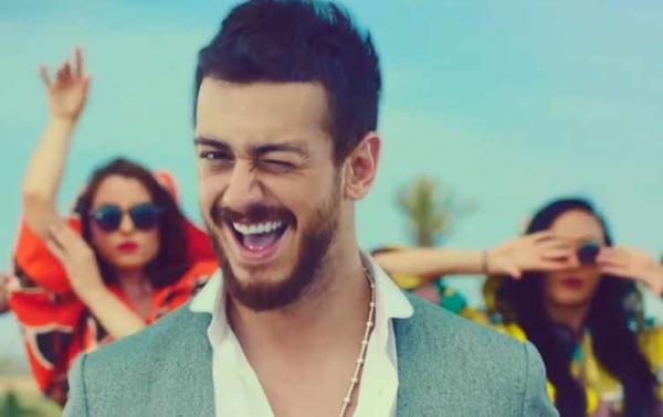 فلكي شهير يتوقع أمور مثيرة لفنانين مغاربة و عرب خلال 2016