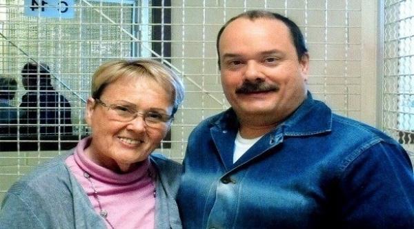 سبعينية تدخل كلية الحقوق لإثبات براءة ابنها المتهم