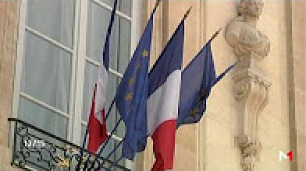 الرئيس الفرنسي يستقبل الملكَ محمد السادس بقصر الإليزيه