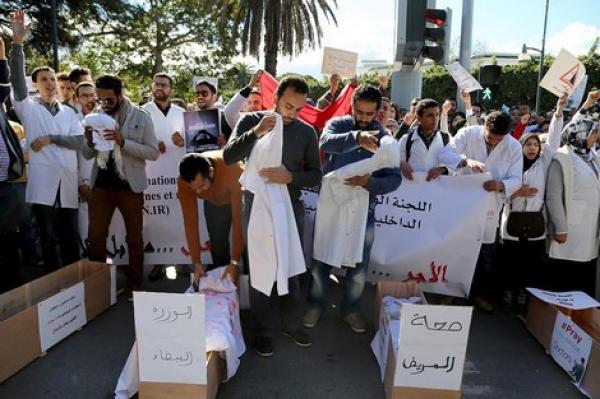 الوردي يلزم رجال و نساء الصحة بعدم ارتداء "الوزرة" خارج أوقات العمل‏