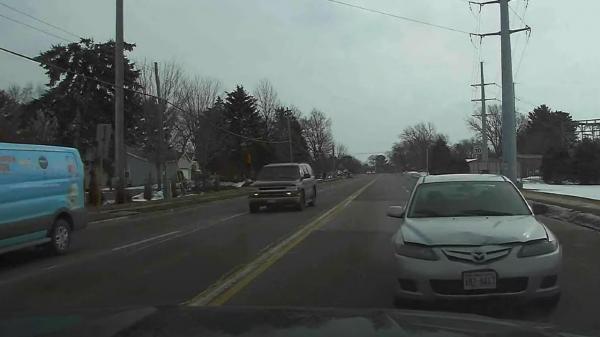 لحظة اصطدام سائق "مخمور" بسيارة شرطة وجها لوجه(فيديو)