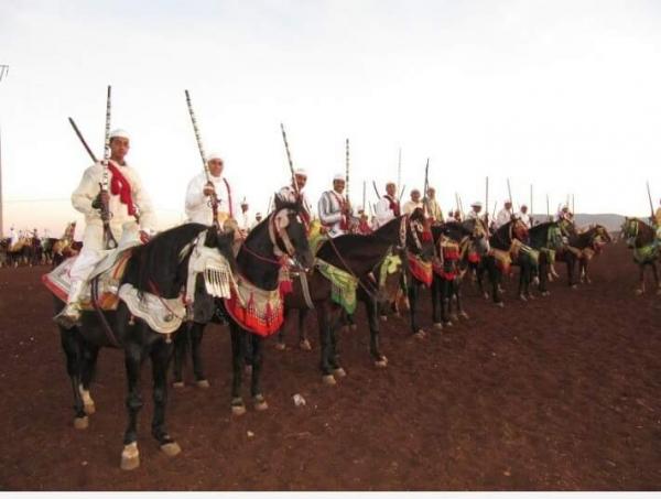 سطات:مواسم "التبوريدة" بين تبذير المال العام و نشاط أصحاب "الشيخات" و "الشواء" بدائرة ابن أحمد