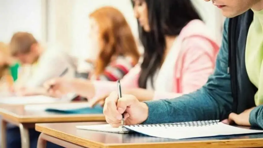 موضوع "المرأة خُلقت للزواج وإنجاب الأطفال" في امتحان الباكالوريا يصل إلى البرلمان