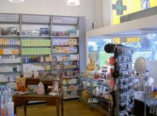 أدوية تباع بالتقسيط في دكاكين البقالة تهدد صحة المواطنين