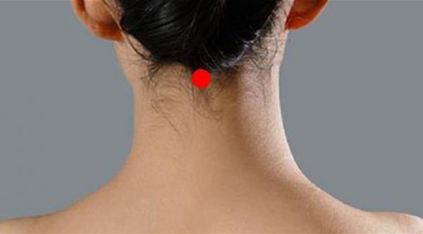 ماذا يحدث حين تضع مكعب ثلج على هذه النقطة في الرأس؟