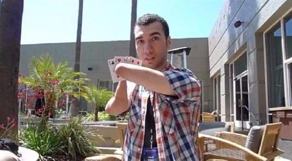 بالفيديو: هذا الشاب يمارس ألعاب الخفة بلا يدين