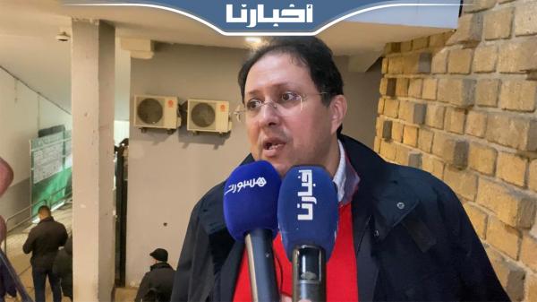 آيت منا يتحدث عن ضجة "بادج الصحافة" في مباراة الوداد