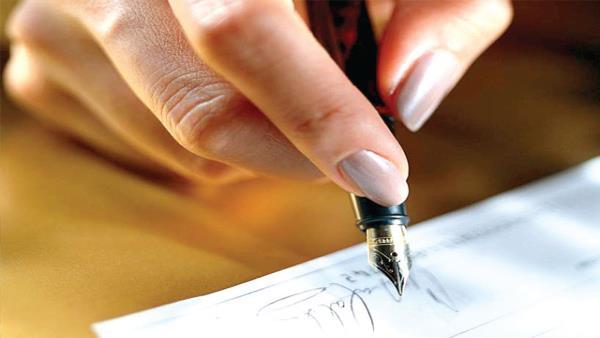 الدار البيضاء.. جوج مشاو فيها بتهمة تزوير شيك لشراء سيارة فاخرة