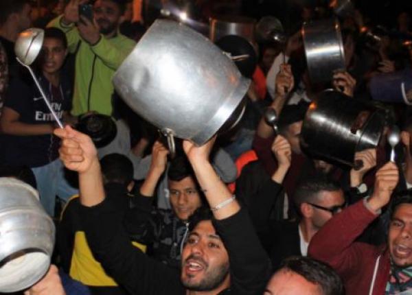 تزامنا مع إحياء ليلة القدر، الحسيميون يخرجون إلى الشوارع ب"الطناجر"