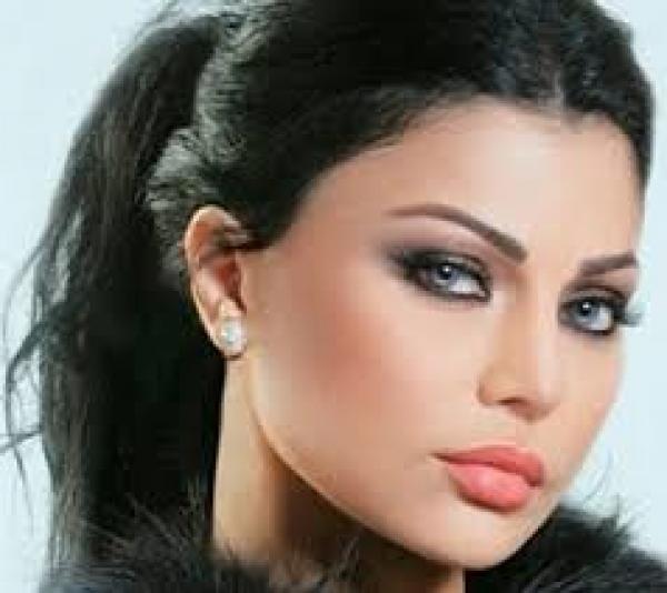 هيفاء وهبي : الأزياء المثيرة جزء من شخصيتي .. والمصحف لا يفارق حقيبتي