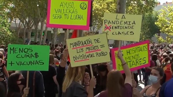 المئات من سكان مدريد يتظاهرون ضد الإغلاق الجزئي