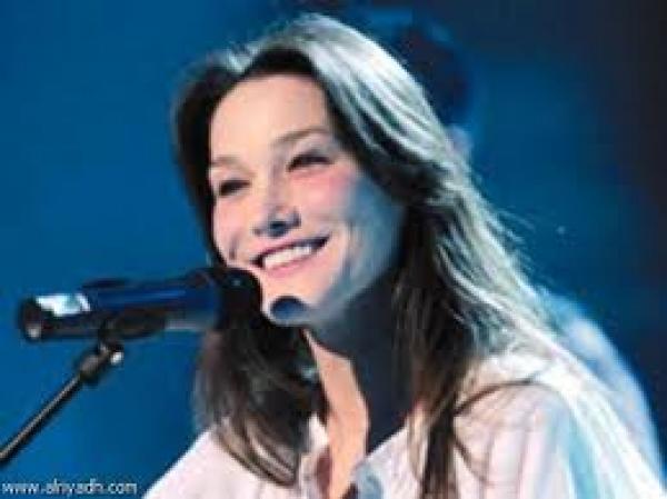 كارلا ساركوزي تُـغني من جـديد