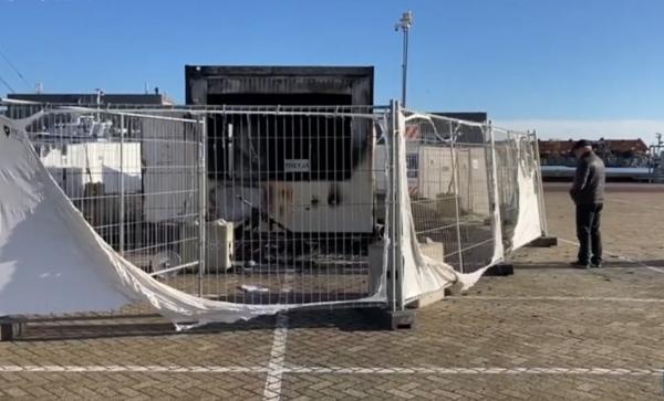 مخربون يضرمون النار في مركز مخصص لإجراء اختبارات كوفيد-19 في هولندا