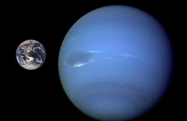 الكوكب الأزرق" يتقابل مع الأرض والشمس في الخامسة من صباح الجمعة