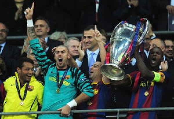 بركة الشيخ أبيدال تحل بويمبلي و الكلمات تخونه بعد بادرة رفع الكأس