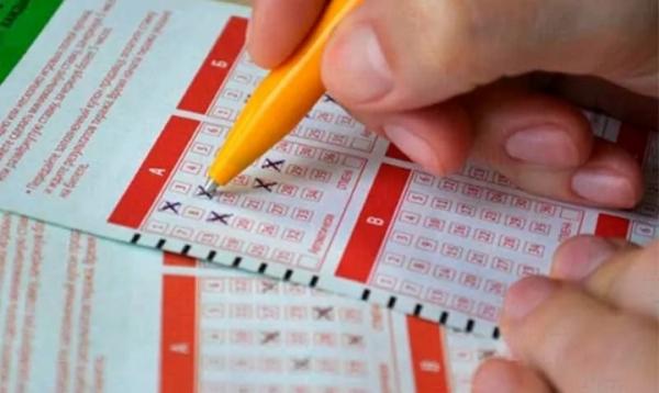 يربح 3.4 مليون دولار باليانصيب بأرقام جاءته في المنام