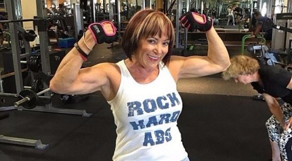 بالفيديو: لن تصدق عمر هذه المرأة الرياضية