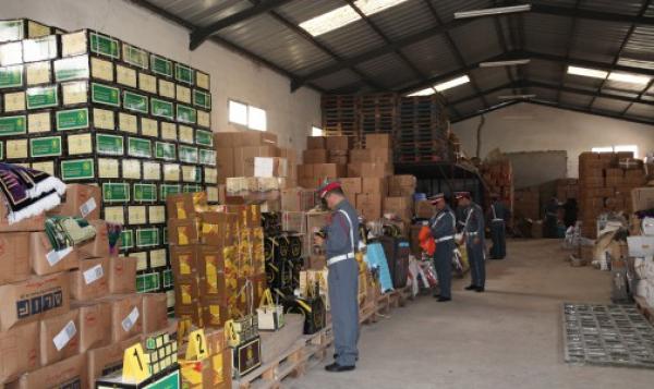 الدار البيضاء .. حجز كميات كبيرة من المواد المهربة بمستودع عشوائي بإقليم مديونة