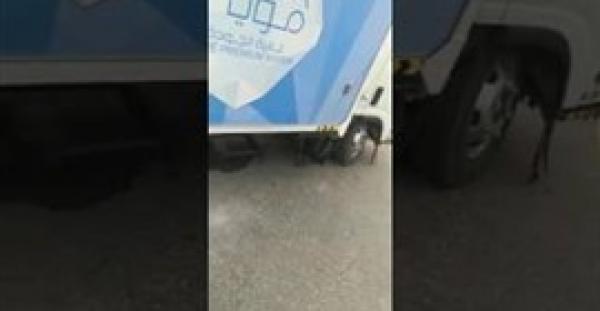 بالفيديو.. شاهد ماذا حدث للأسفلت في الكويت بسبب ارتفاع درجات الحرارة