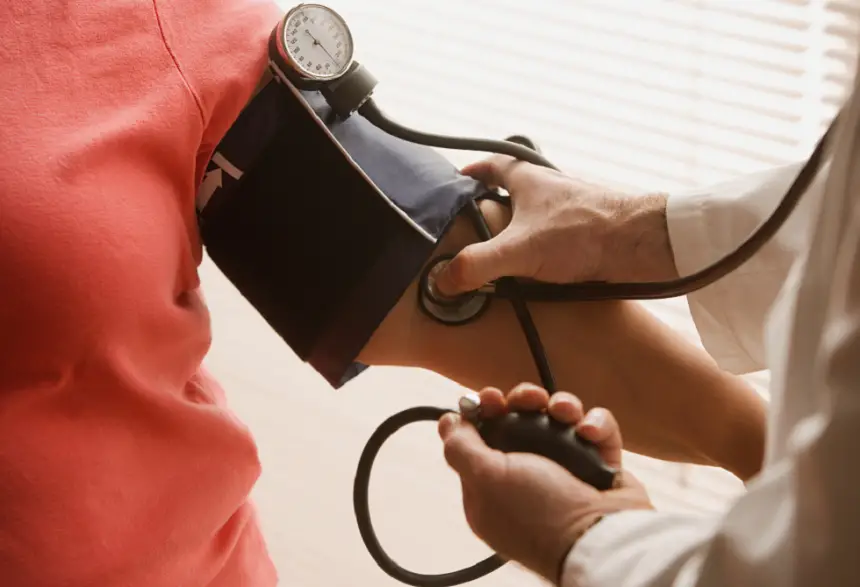 اختراق طبي جديد.. دواء بفعالية غير مسبوقة يسيطر على ضغط الدم طوال اليوم!