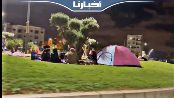 مغاربة يبيتون في العراء خوفا من من الهزات الارتدادية