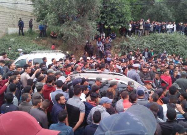 عاجل...وزارة الداخلية تصدم "قائد" بني زروال الذي حاصره السكان وهذا ما قررته في حقه