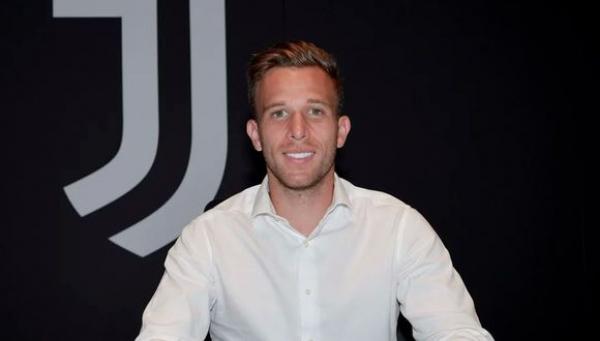 "اَرثر ميلو" يحقق حلمه باللعب بجوار "رونالدو"