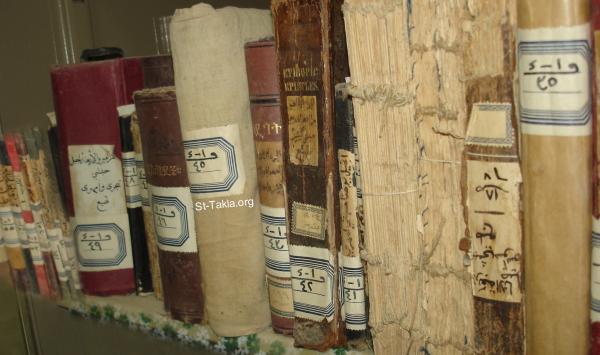 مصر تحبط تهريب &quot;أمهات الكتب&quot; داخل طرد قادم من المغرب