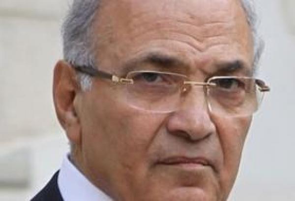 مرشح للرئاسة المصرية يضرب بالاحذية