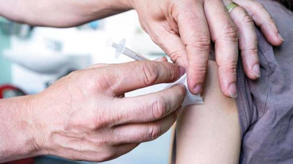 طبيب باحث يُعدد أهمية تلقيح الأطفال المغاربة ضد فيروس كورونا