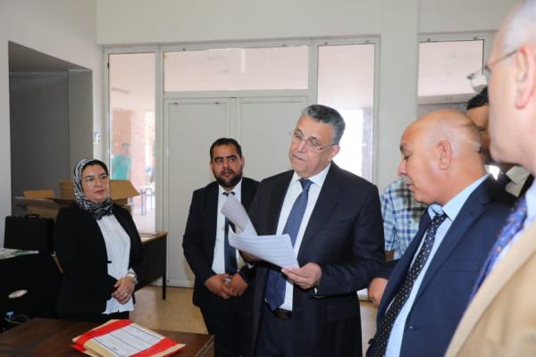 وزير العدل يتفقد مركز الامتحان للانتقاء الأولي لمباراة توظيف الملحقين القضائيين
