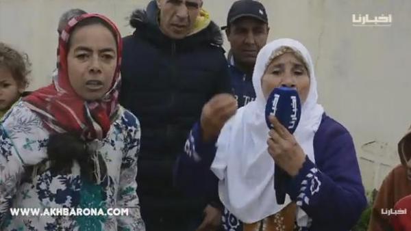 عجوز بألف رجل توجه رسائل نارية إلى المسؤولين عن التعليم بعد وفاة تلميذة صغيرة سقط عليها باب المدرسة