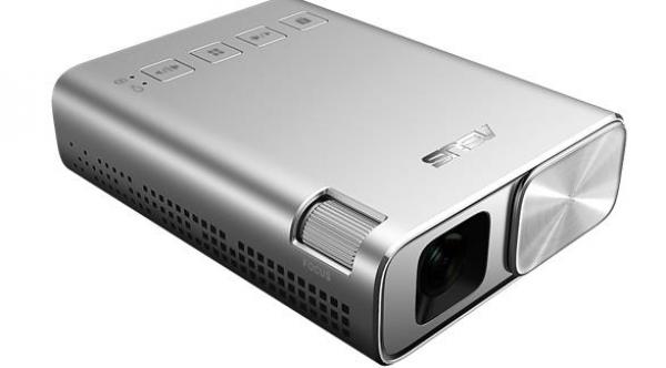 أسوس تعلن عن جهاز العرض الجيبي ZenBeam E1