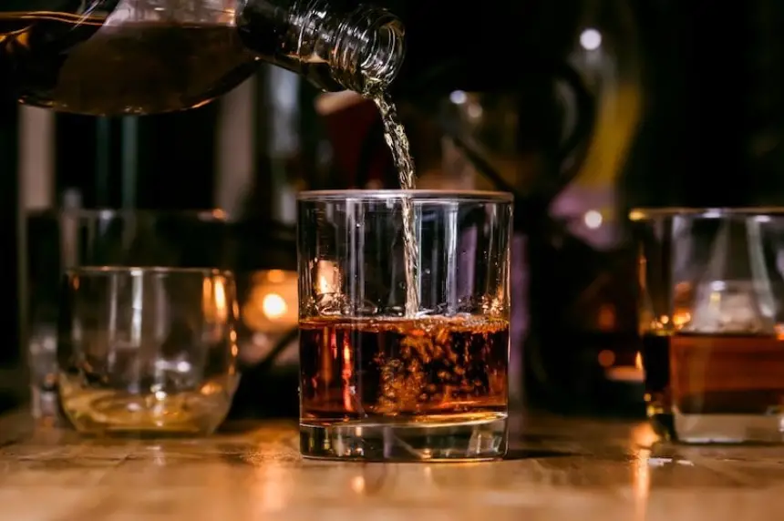 فاس تنهي "الحظر" وتسمح بتقديم الكحول للأجانب في شهر رمضان