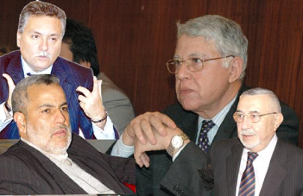 وكأن شيء لم يتغير ...المنجل هو هو لم يتغير سوى قبضته	