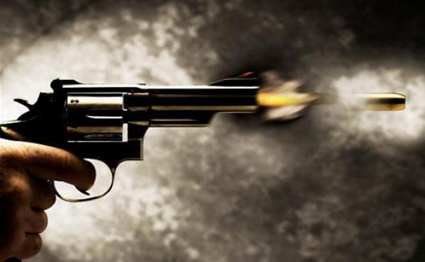 معلم أردني يطلق النار على طلابه