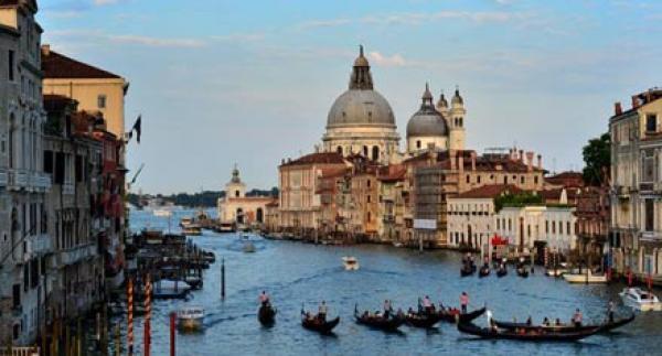 سلطات فينيسا تمنع استخدام الدراجات الهوائية