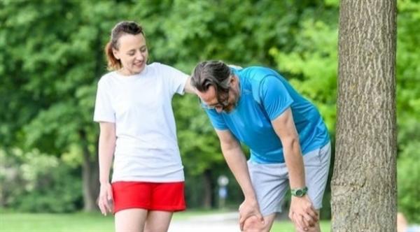 أسباب الإصابة بألم أسفل القفص الصدري أثناء ممارسة الرياضة