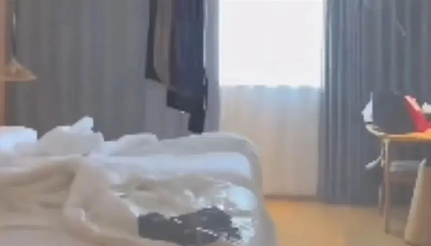 خرطوم الحريق يتحول إلى كارثة.. سائح يتسبب بأضرار جسيمة في فندق صيني