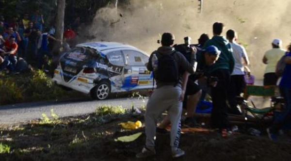 سائق يفقد السيطرة على سيارته فيقتل ستة أشخاص في رالي إسبانيا (فيديو)