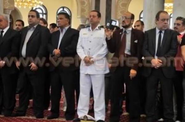 موقف غريب أثناء صلاة الجنازة على عمر الشريف